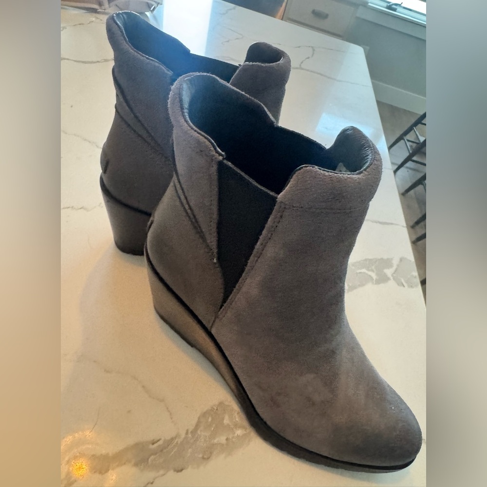 Sorel Dark Gray Ankle Booties